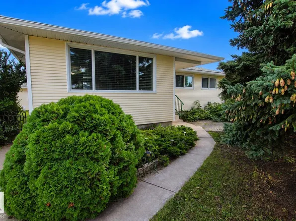 882 Knottwood Rd S, Edmonton, AB T6K 3C3