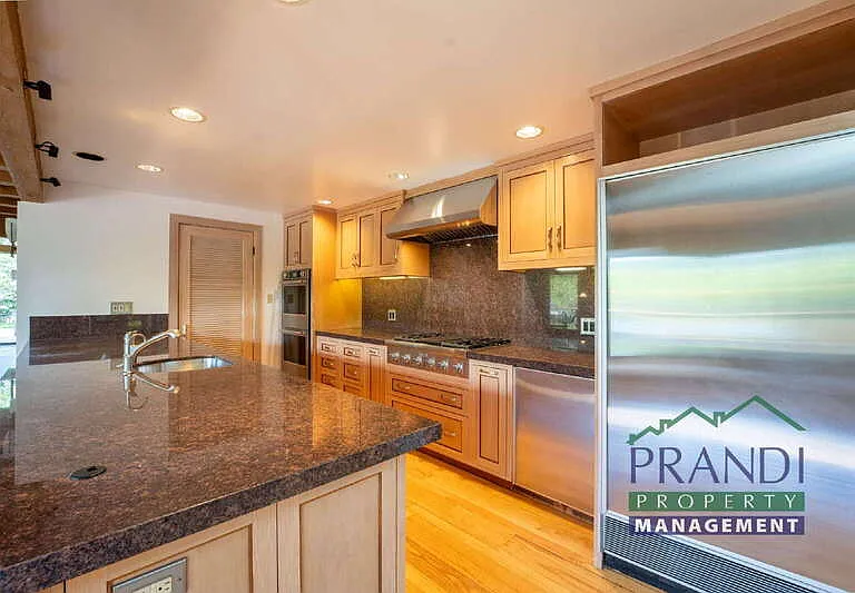 377 Summit Ave — Photo 11