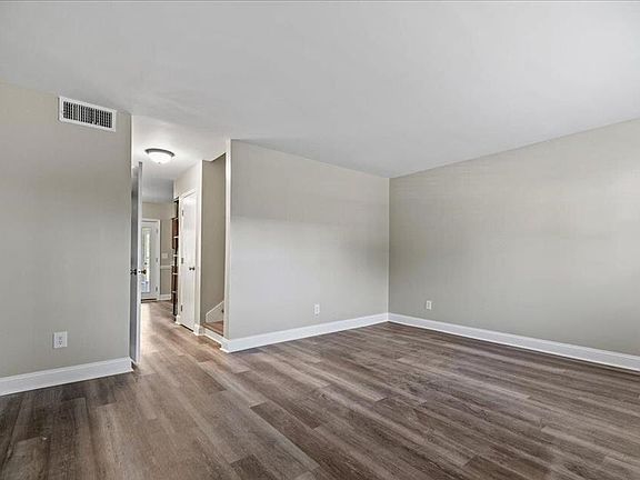 4th image of 731 Coventry Ln APT D