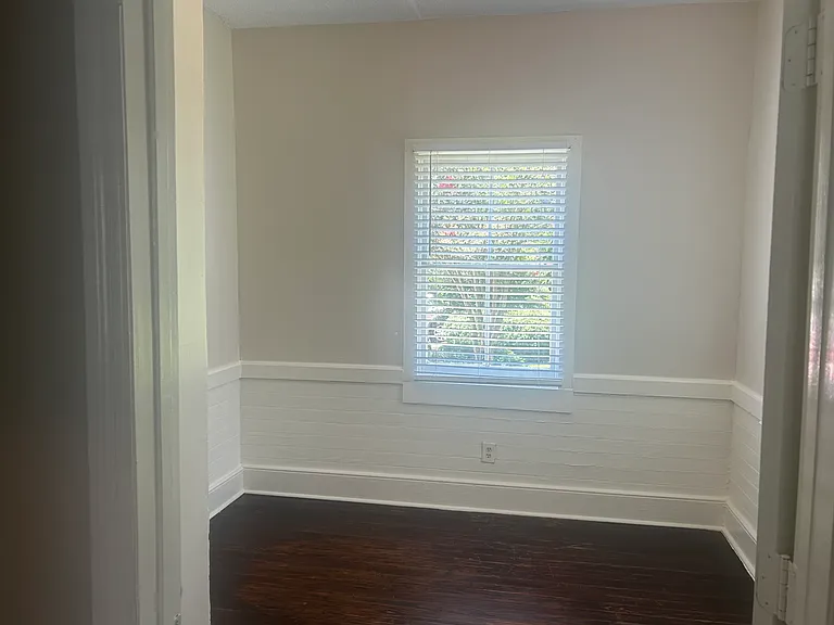 520 E Hall Ln — Photo 11