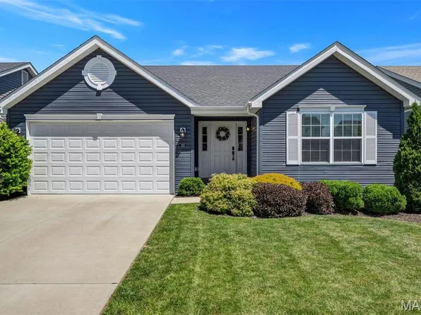 220 Charlestowne Place Dr, Saint Charles, MO 63301