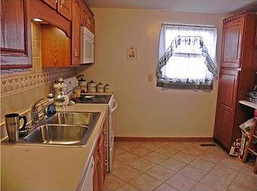 5th image of 414 Deerfield Dr