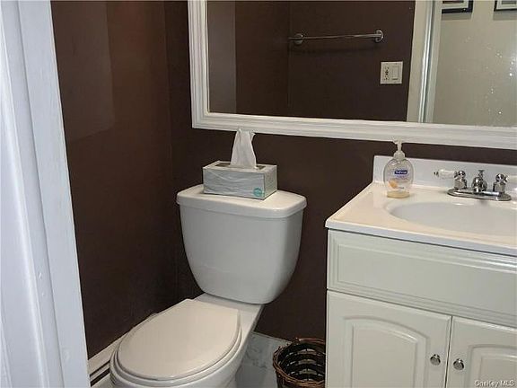 5th image of 167 Doxbury Ln
