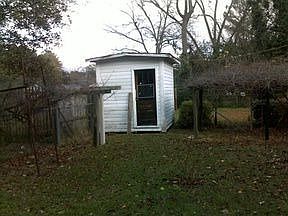 4th image of 513 E 9th St