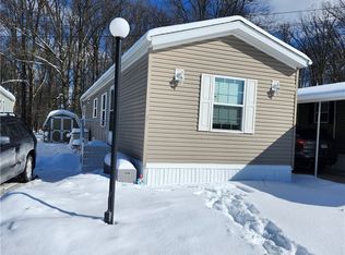 101 Irma Ln #101, Olmsted Falls, OH 44138