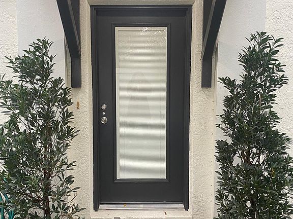 3rd image of 413 S Melville Ave