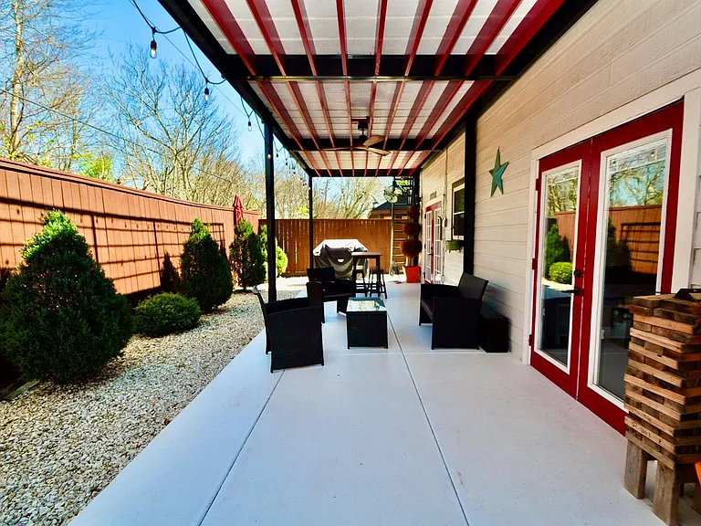 3330 Beran Dr — Photo 34