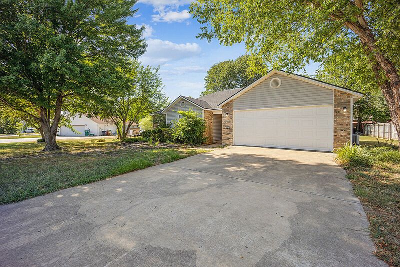 1st image of 490 W Aster Ave