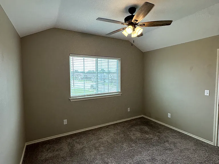 15439 Anna Ln — Photo 13