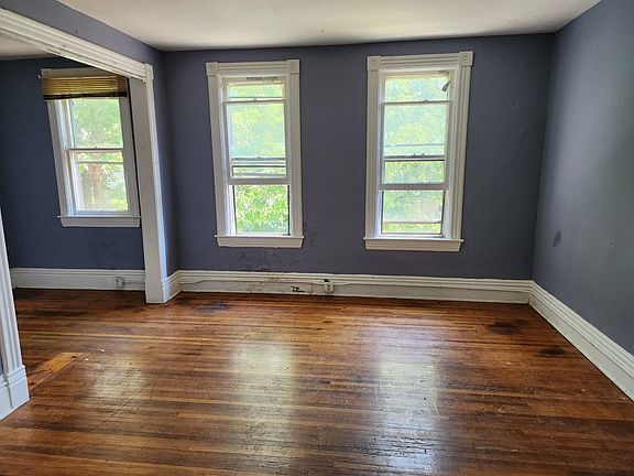 3rd image of 999 Burr St Floor 2