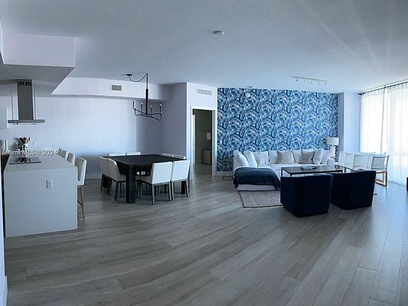 2nd image of 17111 Biscayne Blvd Unit 2207