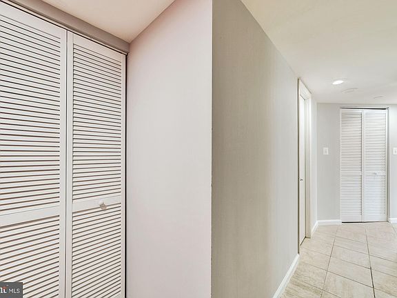 4th image of 1001 N Randolph St APT 1003