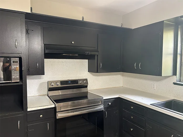 708 Western Ave — Photo 6