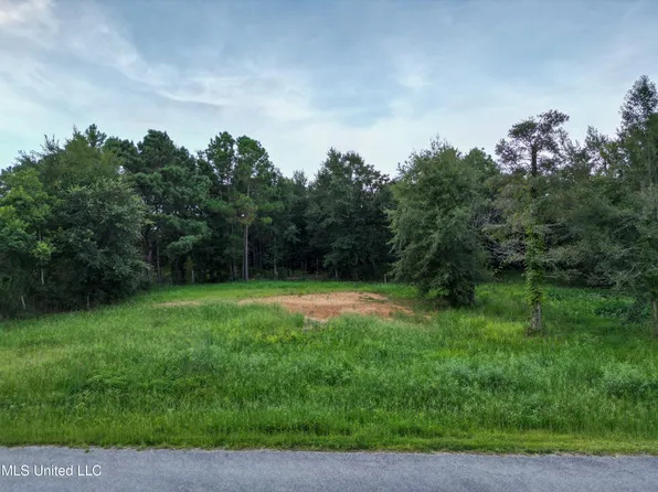 222 Hillcrest St, Waveland, MS 39576