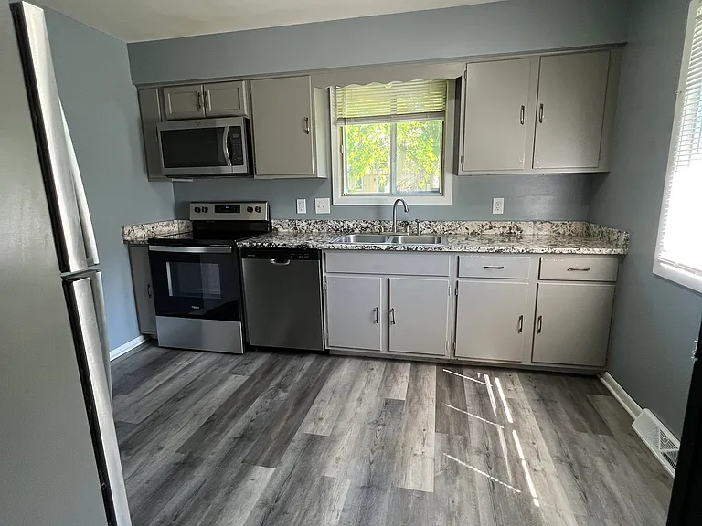 11226 Roxbury Dr #11226 — Photo 3