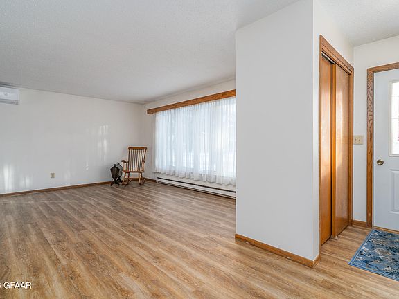 4th image of 109 Stephen Dr NE
