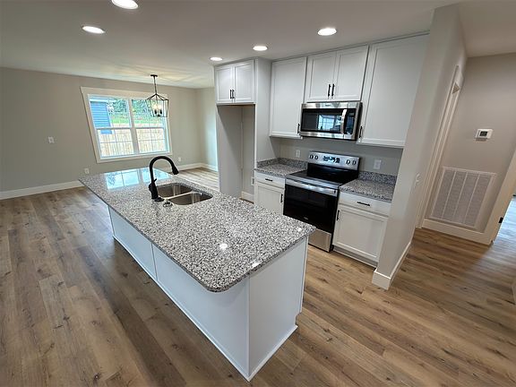 4th image of 100 Madeline Ct