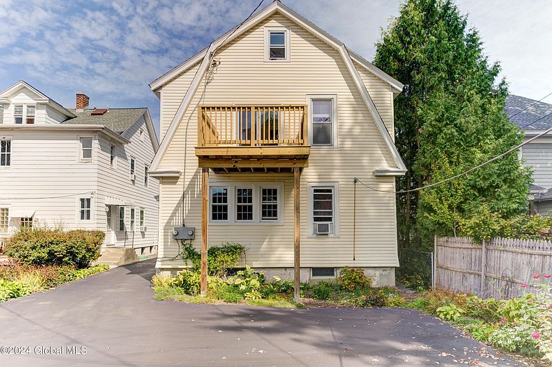 4th image of 390 New Scotland Avenue