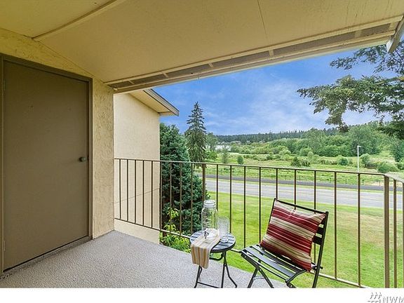4th image of 23305 Lakeview Dr Unit C202