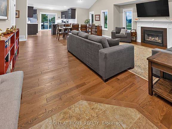 5th image of 2 Noble Ln