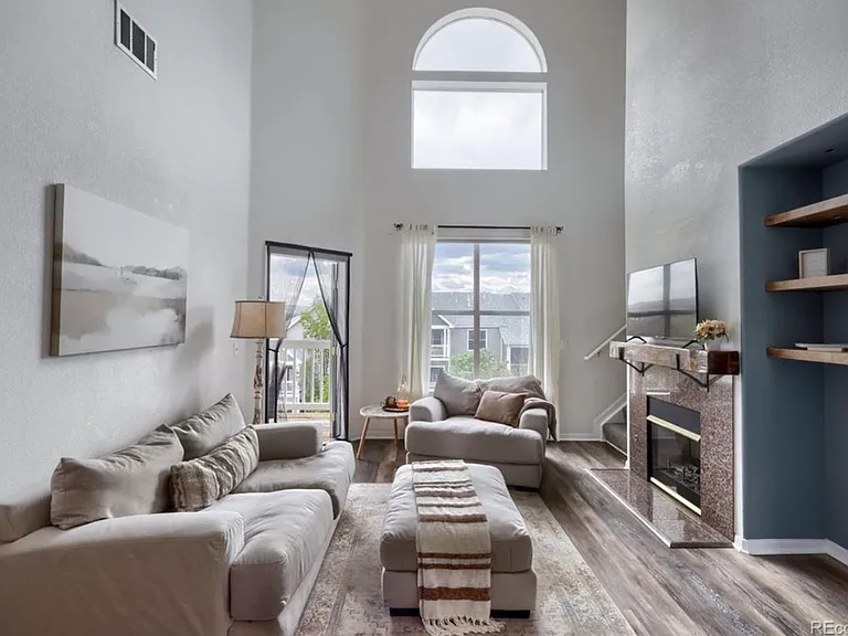 6021 Castlegate Dr W #E32 — Photo 1