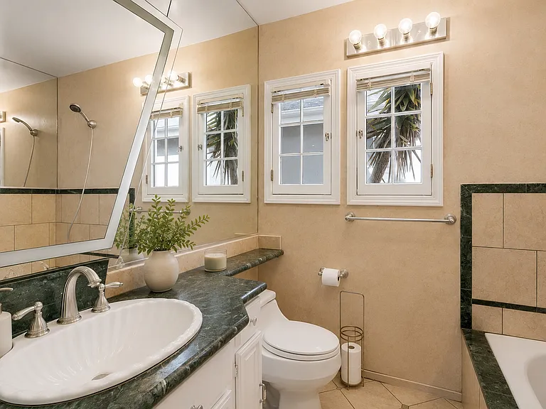 10530 Kinnard Ave — Photo 12