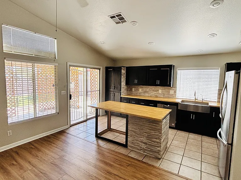 6577 Sweetzer Way — Photo 8