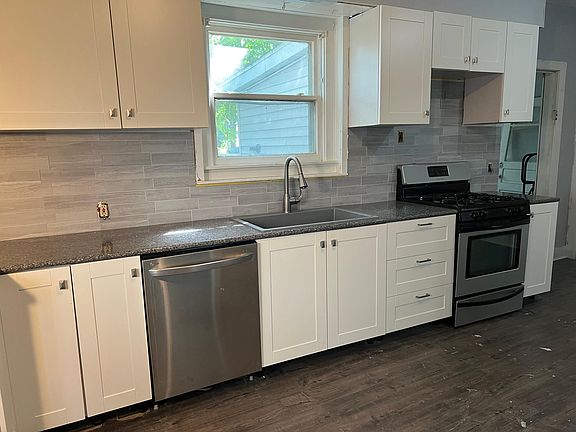 5th image of 852 3rd St NW #1