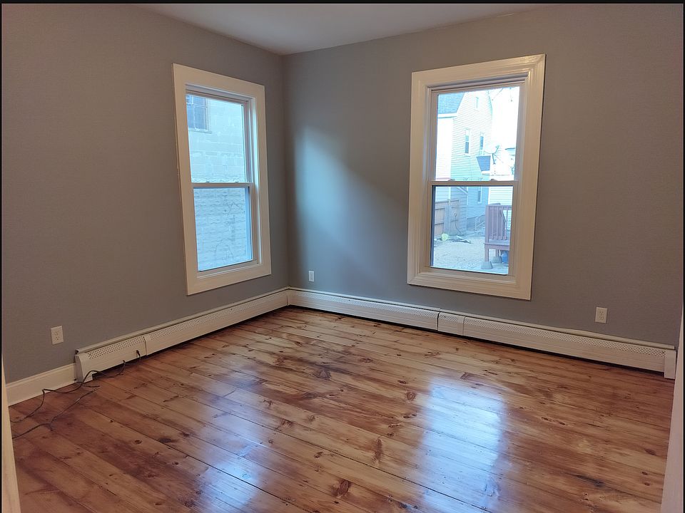 Full size Bedroom