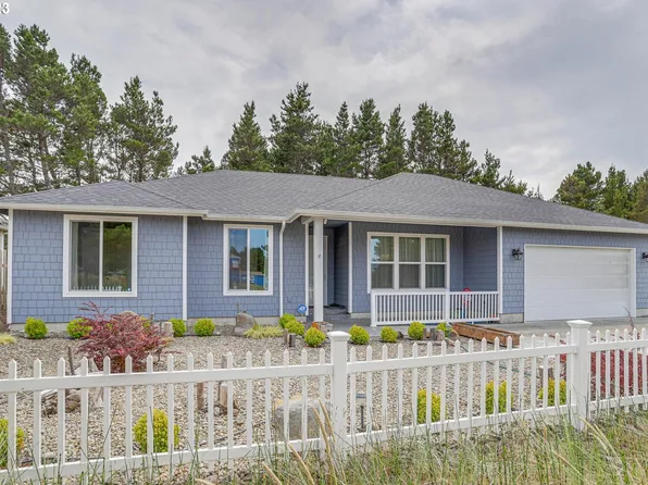 706 Shoreview Dr N, Ilwaco, WA 98631