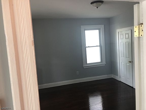 3rd image of 42 Oak St