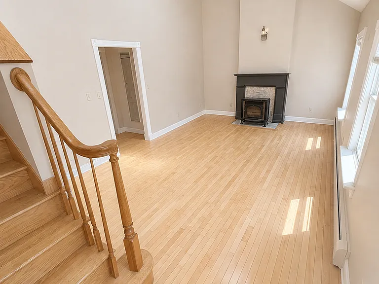 139 Jefferson St — Photo 1