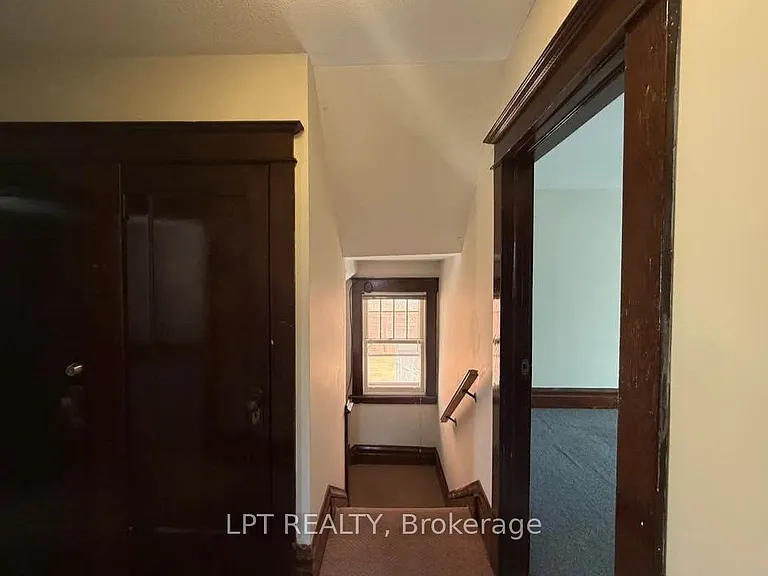 322 Waverley St W — Photo 8
