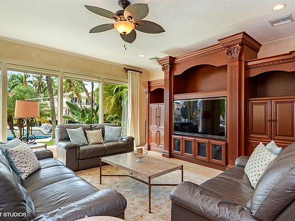 3rd image of 139 Royal Palm Dr