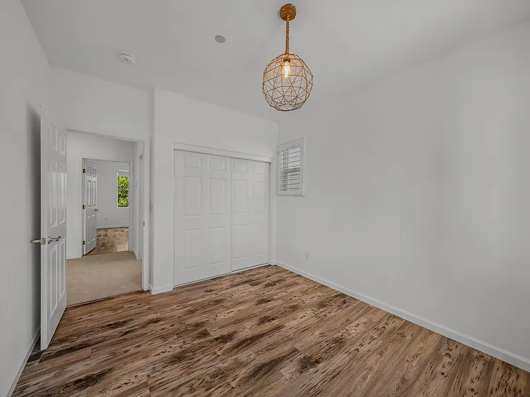 100 Portsmouth Dr — Photo 45