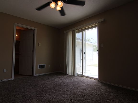 4th image of 2831 Pam St