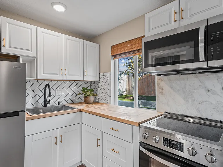 1736 Kearney Ave #B — Photo 3