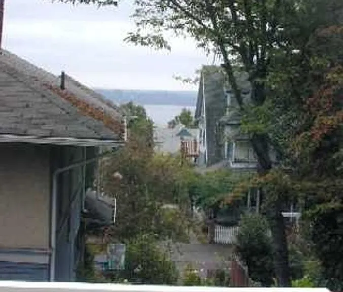 2915 E Alder St — Photo 4