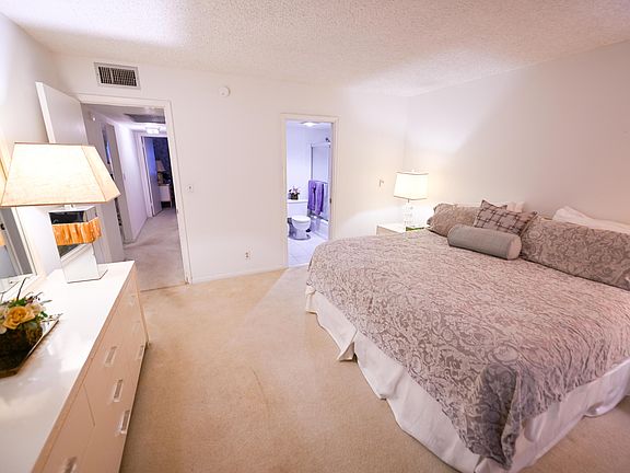 5th image of 2901 Victoria Circle #J1