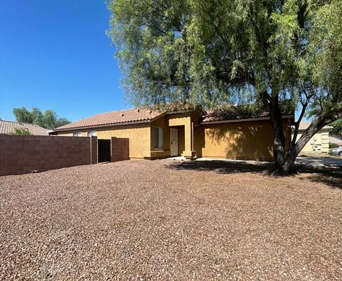 2057 W Silver Meadow Pl — Photo 2