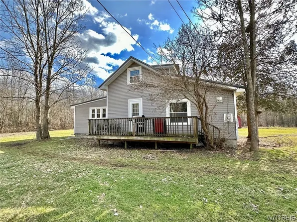 2459 Pleasant Ave, Lake View, NY 14085