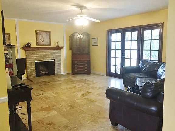 3rd image of 406 N Esplanade St