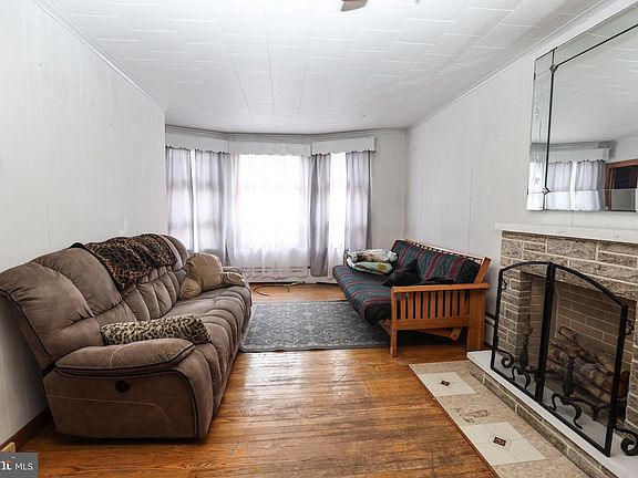 4th image of 320 W New York St