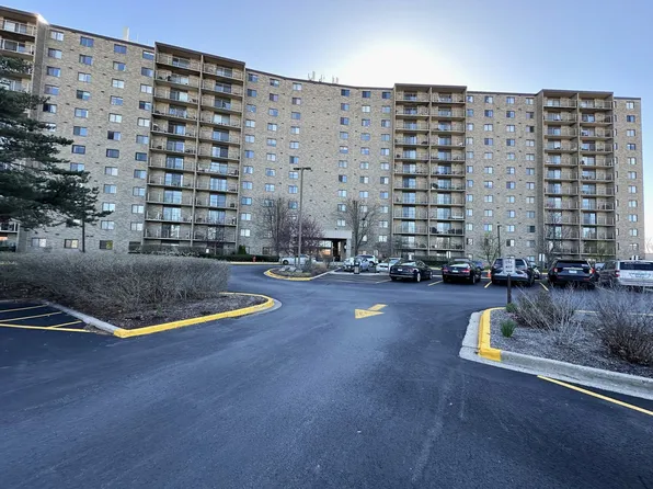 6340 Americana Dr APT 1017, Willowbrook, IL 60527