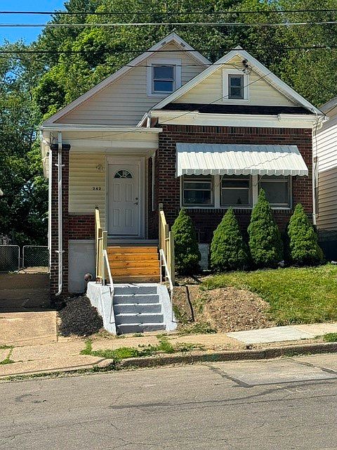 1st image of 242 E 32nd St
