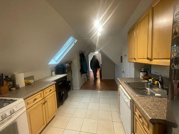 4th image of 246 E 240th St #3