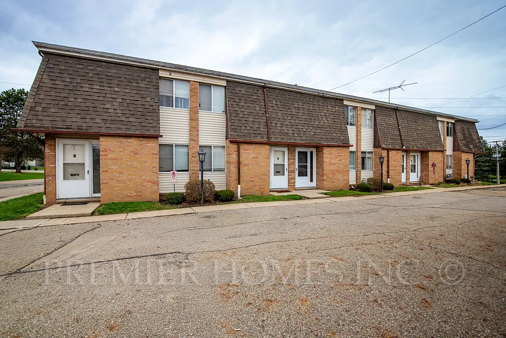 2 bed, 1.5 bath, $1,295 — Photo 2