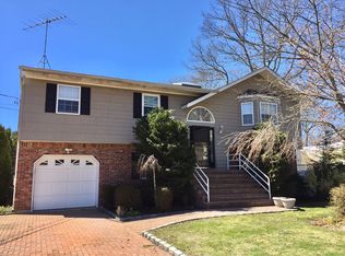 936 Chester Rd, Sayville, NY 11782