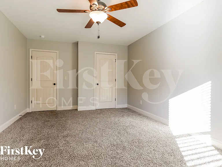 1028 Lake Vista Dr — Photo 9