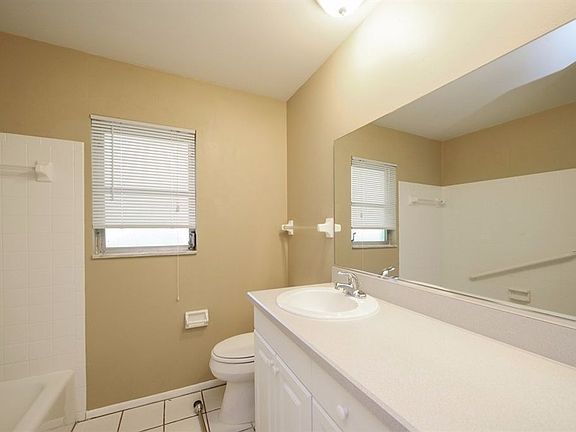 5th image of 3219 N Osprey Ave